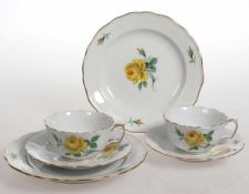 2 TeegedeckeStaatliche Porzellan Manufaktur, Meissen 1957-1972. - Gelbe Rose - Porzellan, weiß,