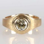 Moderner Brillantring mit wellenförmiger, mattierter Ringschiene750/- Gelbgold, ungestempelt,