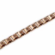 Verjüngendes Armband in RoségoldUm 1900. 585/- Roségold, gestempelt. Gewicht: 18,8 g. L. 20 cm. B.