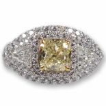 Eleganter Fancy-Diamant-Ring750/- Weißgold, gestempelt. Gewicht: 6,5 g. 1 Diamant im Kissenschliff