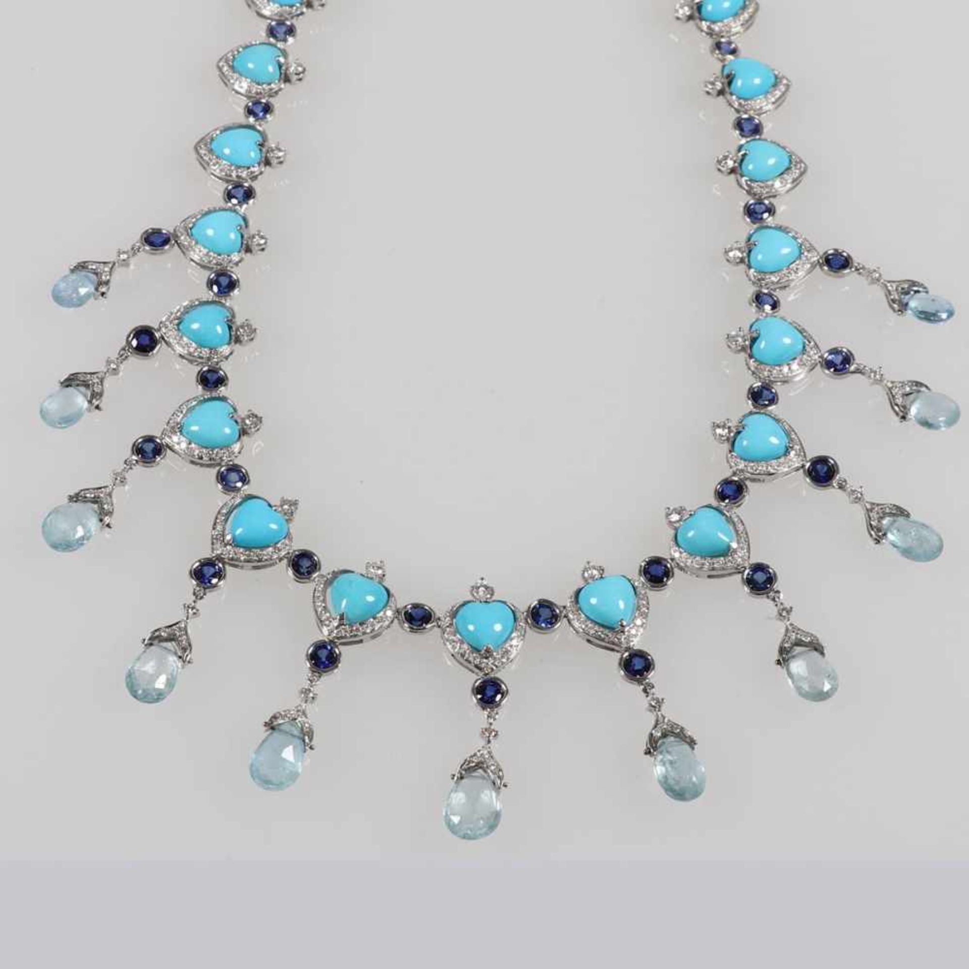 Herzförmiges Türkiscollier mit Aquamarinen, Saphiren und Brillanten585/- Weißgold, gestempelt. - Image 2 of 2