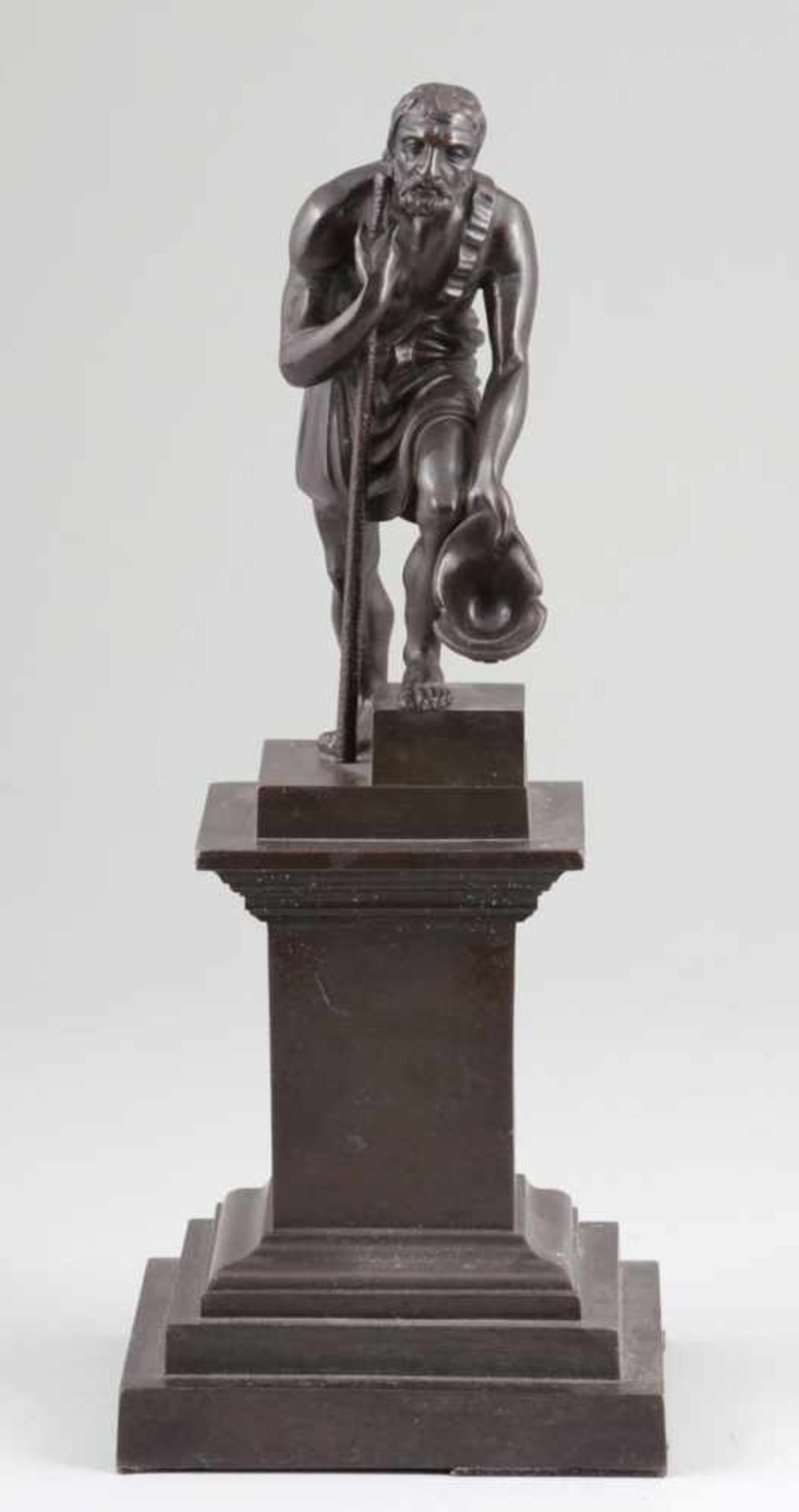 Künstler um 1900- Bettler mit Helm - Bronze. Braun patiniert. Bronzesockel. H. o./m. Sockel: 20,5/37