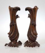 Paar dekorative Vasen- Jugendstil - Metall. Braun dekoriert. H. 50 cm. Unleserl. sign. Tesueus? Eine