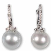 Paar klassische Perlen-Ohrstecker mit Brillanten750/- Weißgold, gestempelt. Gewicht: 4,4 g. 2