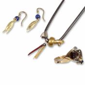 3 tlg. Schmuck-Set: Silberkette mit Goldanhängern, Paar Ohrhänger und RingGoldschmiede Holz. Ring: