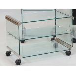 Beistelltisch auf RollenGallotti & Radice/Italien. Chrom. Glas. 49 x 96 x 40,5 cm.- - -22.00 %