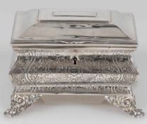 Biedermeier ZuckerdoseDeutschland, um 1830. 750er Silber. Punzen: 12. 11 x 15,5 x 12 cm. Gew.: 342