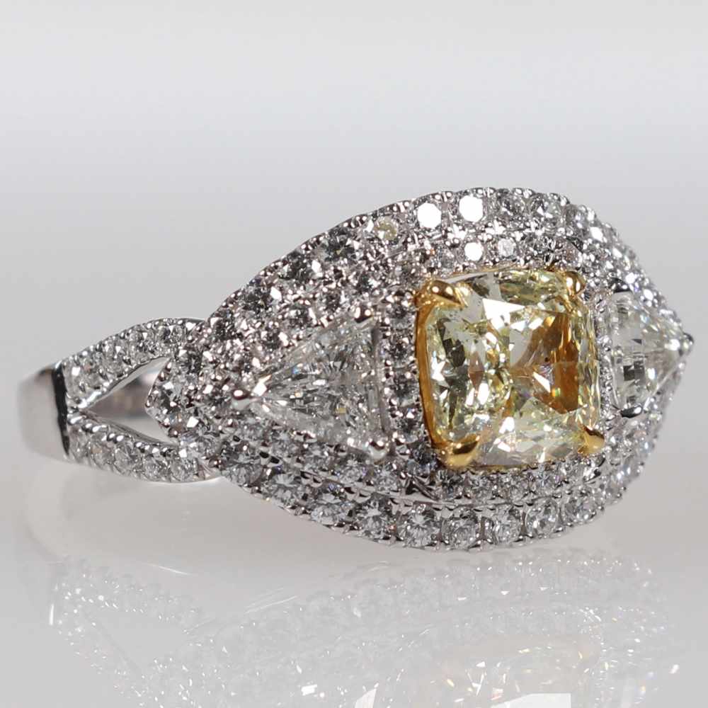 Eleganter Fancy-Diamant-Ring750/- Weißgold, gestempelt. Gewicht: 6,5 g. 1 Diamant im Kissenschliff - Image 3 of 3