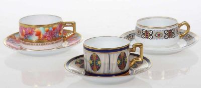 3 unterschiedliche Art Déco MokkatassenUm 1920. Porzellan, weiß, glasiert. 1 Tasse mit