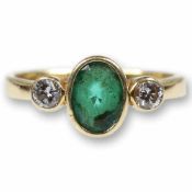 Smaragd-Diamant-Ring750/- Gelbgold, gestempelt. Gewicht: 3,1 g. 1 Smaragd im Ovalschliff ca. 1 ct. 2