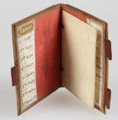 TanzkarteWohl Frankreich, 19. Jahrhundert. Messing. Leder. Elfenbein. 6,5 x 5 cm. Stift fehlt.