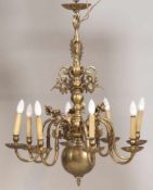 8flg. Deckenlampe mit AdlerköpfenUm 1900. Messing. H. 95 cm. D. 82 cm.- - -22.00 % buyer's premium