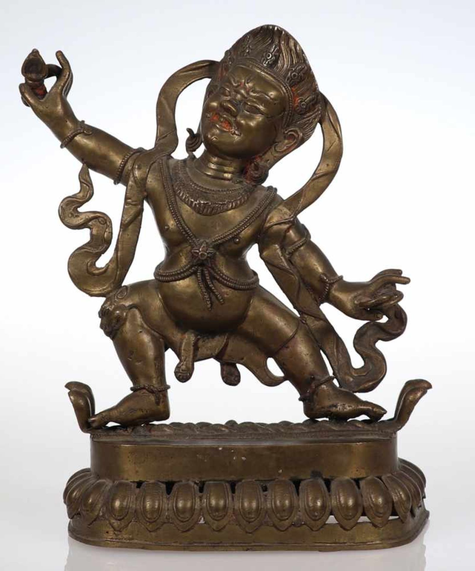 MahakalaWohl Tibet, um 1900. Bronze. H. 40 cm. Zweigeteilte Figur auf einem länglichen Sockel. In
