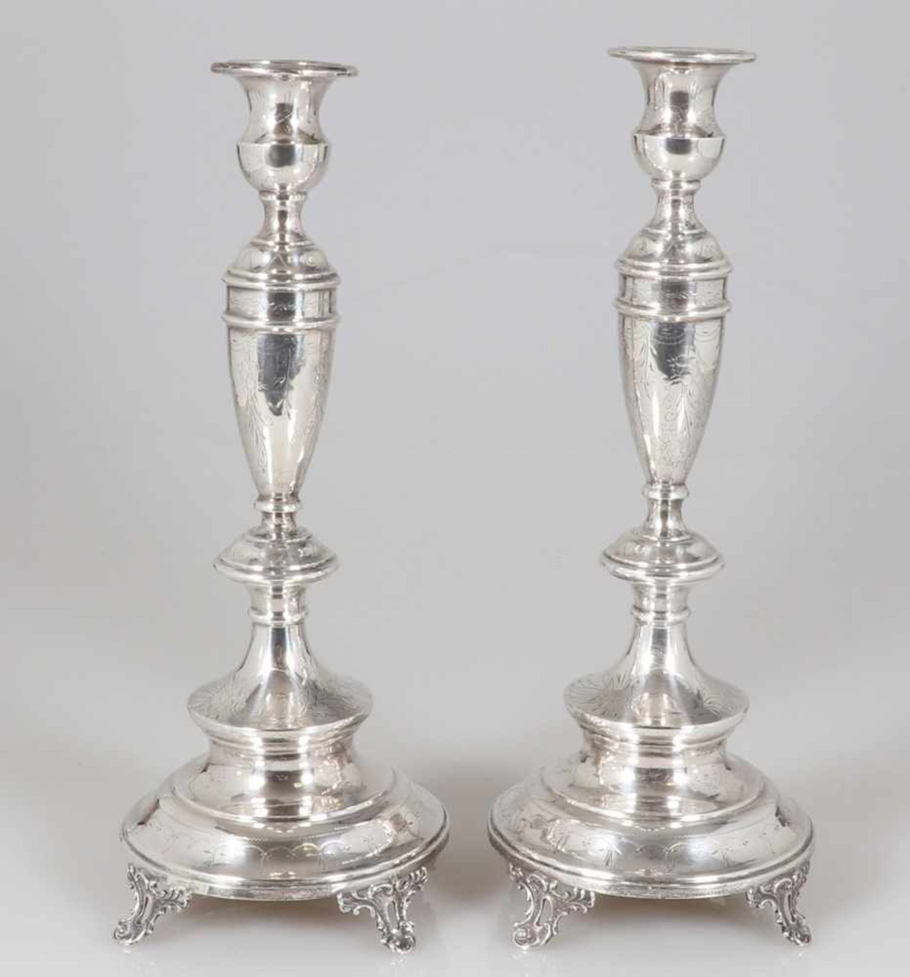 Paar TafelleuchterWien/Österreich, um 1880. 800er Silber. Punzen: Herst.-Marke, Dianakopf. H. 34,5