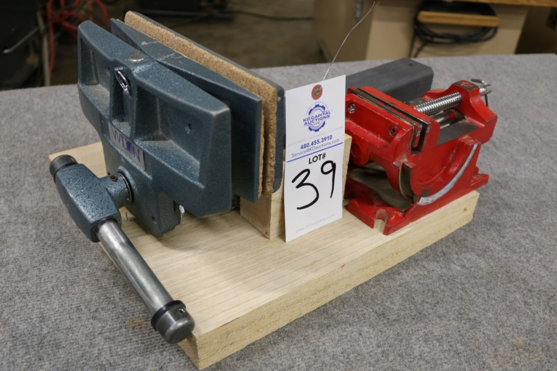 Wilton 10" Heavy Duty Vise and 4" Table Top 90 Degree Swivel Vise - Image 7 of 7