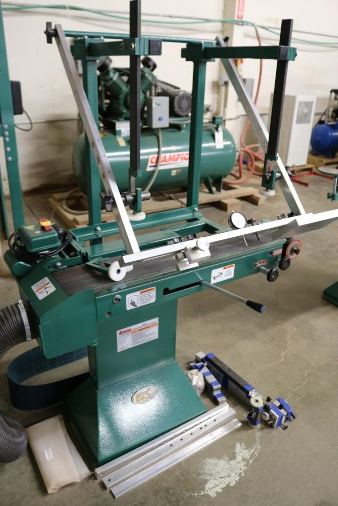 2015 Grizzly G0574 Fretboard Radius Sander, 1 1/2 HP, 1725 RPM, 6" x 80" Belt Size, 1800 RPM Belt - Image 5 of 9