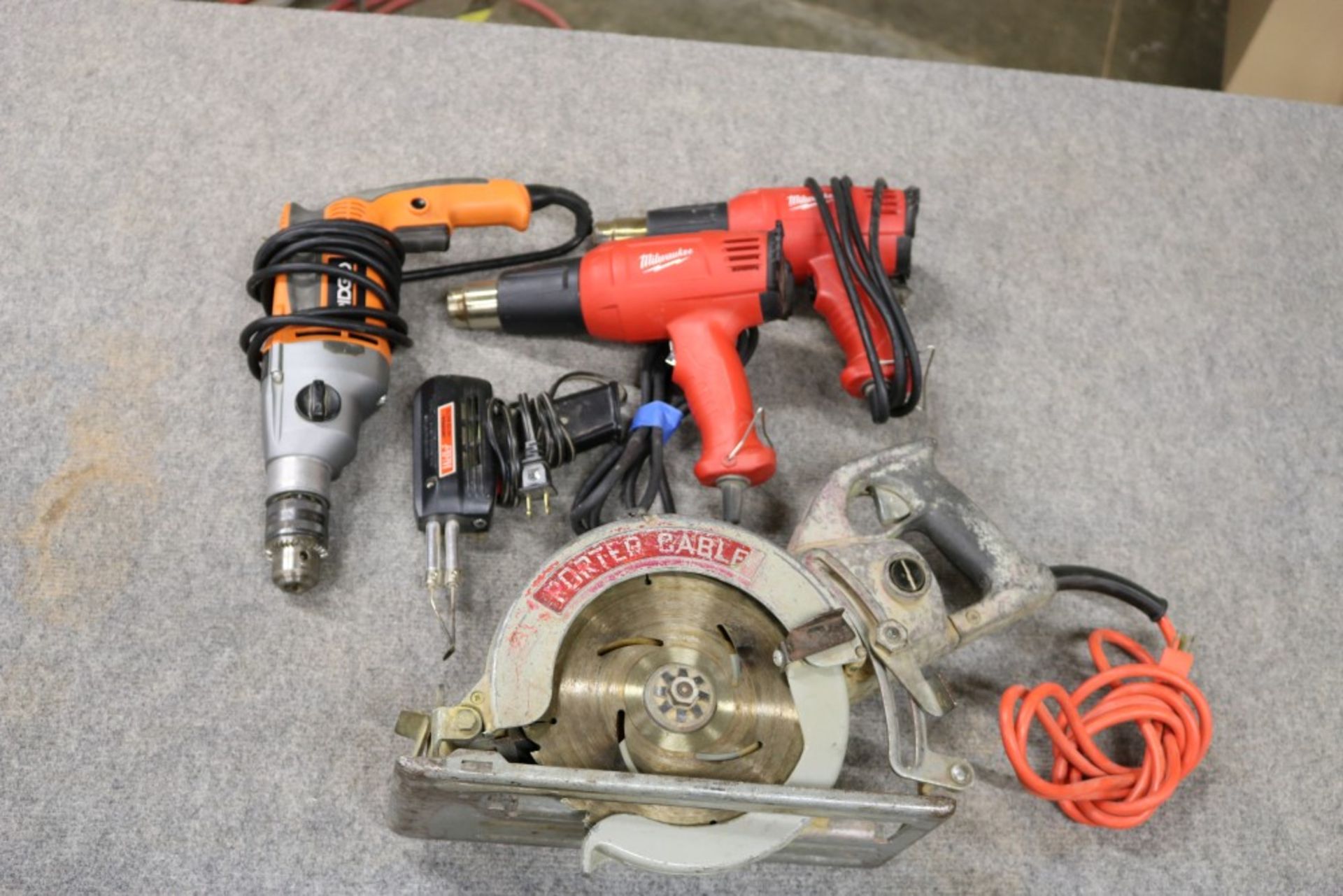 Heavy Duty Ridgid Drill R50111 1/2", Weller Universal Sodering Gun, (2) Milwaukee Heat Guns, - Image 5 of 8