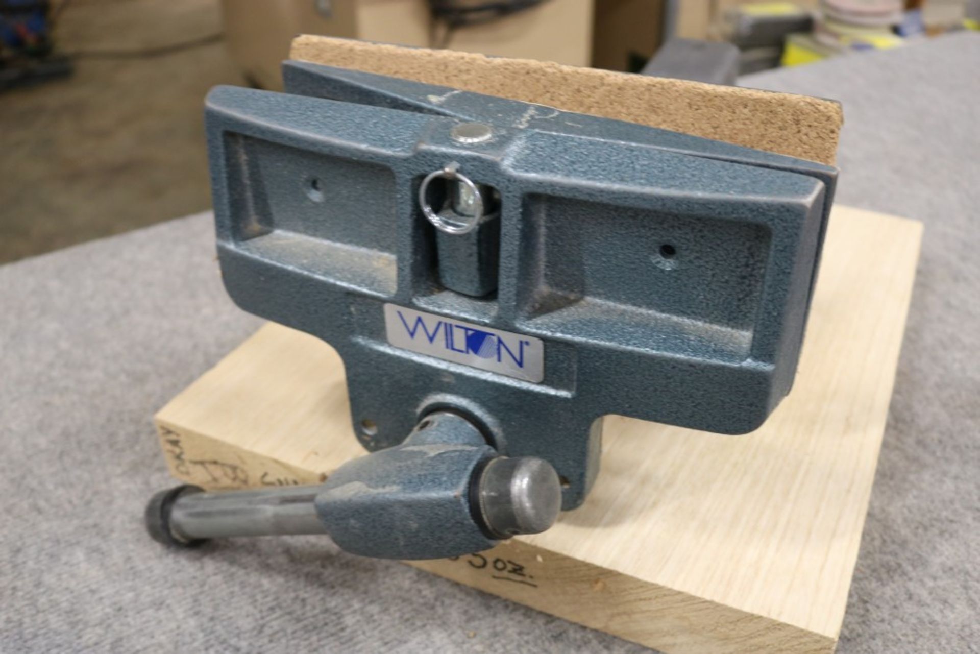 Wilton 10" Heavy Duty Vise and 4" Table Top 90 Degree Swivel Vise - Image 3 of 7