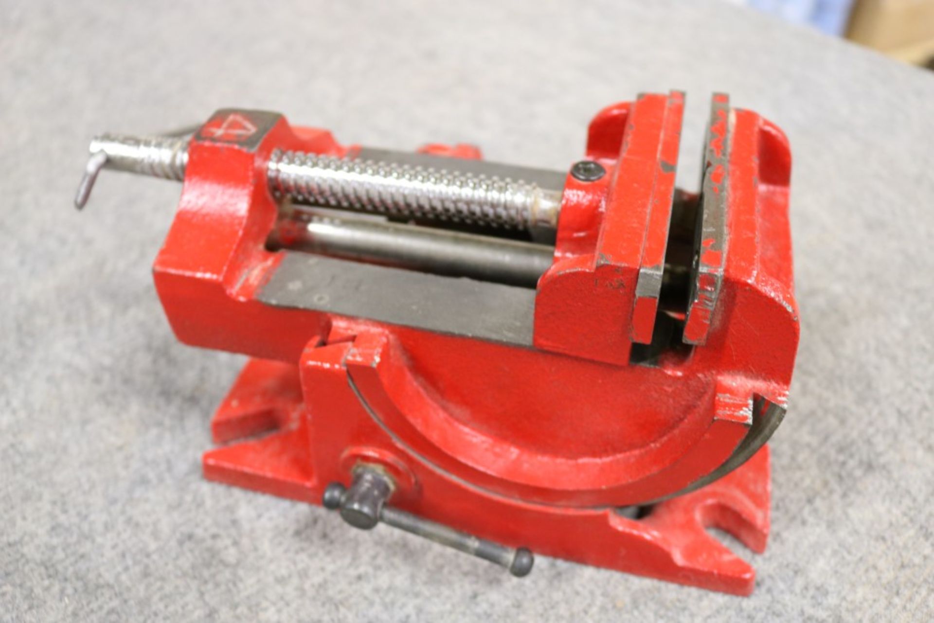 Wilton 10" Heavy Duty Vise and 4" Table Top 90 Degree Swivel Vise - Image 5 of 7