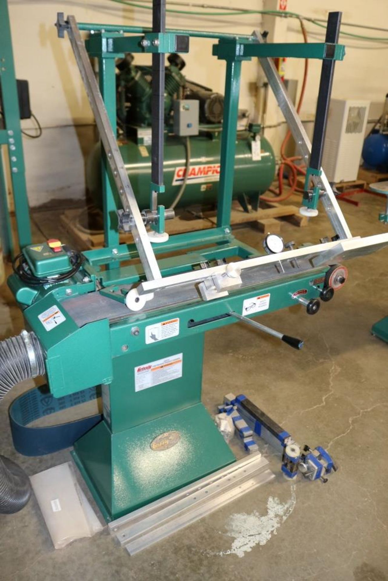 2015 Grizzly G0574 Fretboard Radius Sander, 1 1/2 HP, 1725 RPM, 6" x 80" Belt Size, 1800 RPM Belt - Image 6 of 9