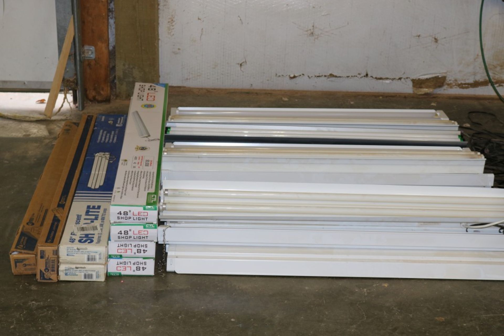 (26) Large Lot of 48" Fluorescent and LED Shop Lights, CTL, Lithonia and American Fluorescent - Image 6 of 13