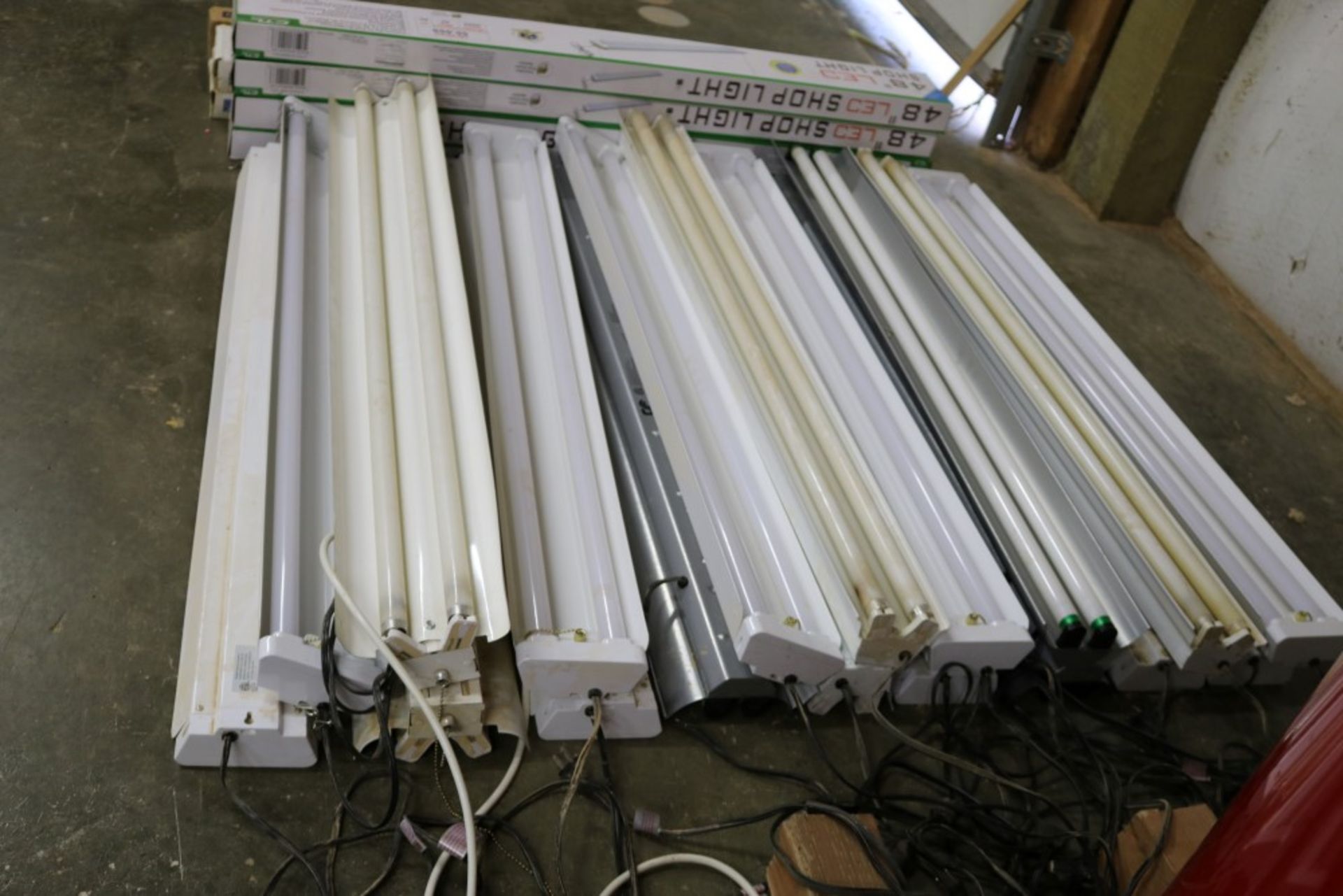 (26) Large Lot of 48" Fluorescent and LED Shop Lights, CTL, Lithonia and American Fluorescent - Image 8 of 13