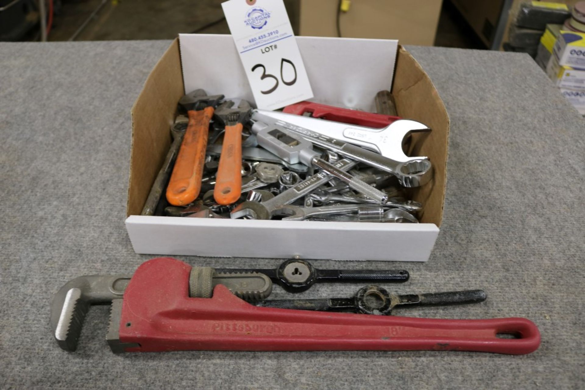 Box of Wrenches, Sockets, Pttsburg 18" Pipe Wrench and Pipe Threading Tool with Attachements - Image 4 of 5