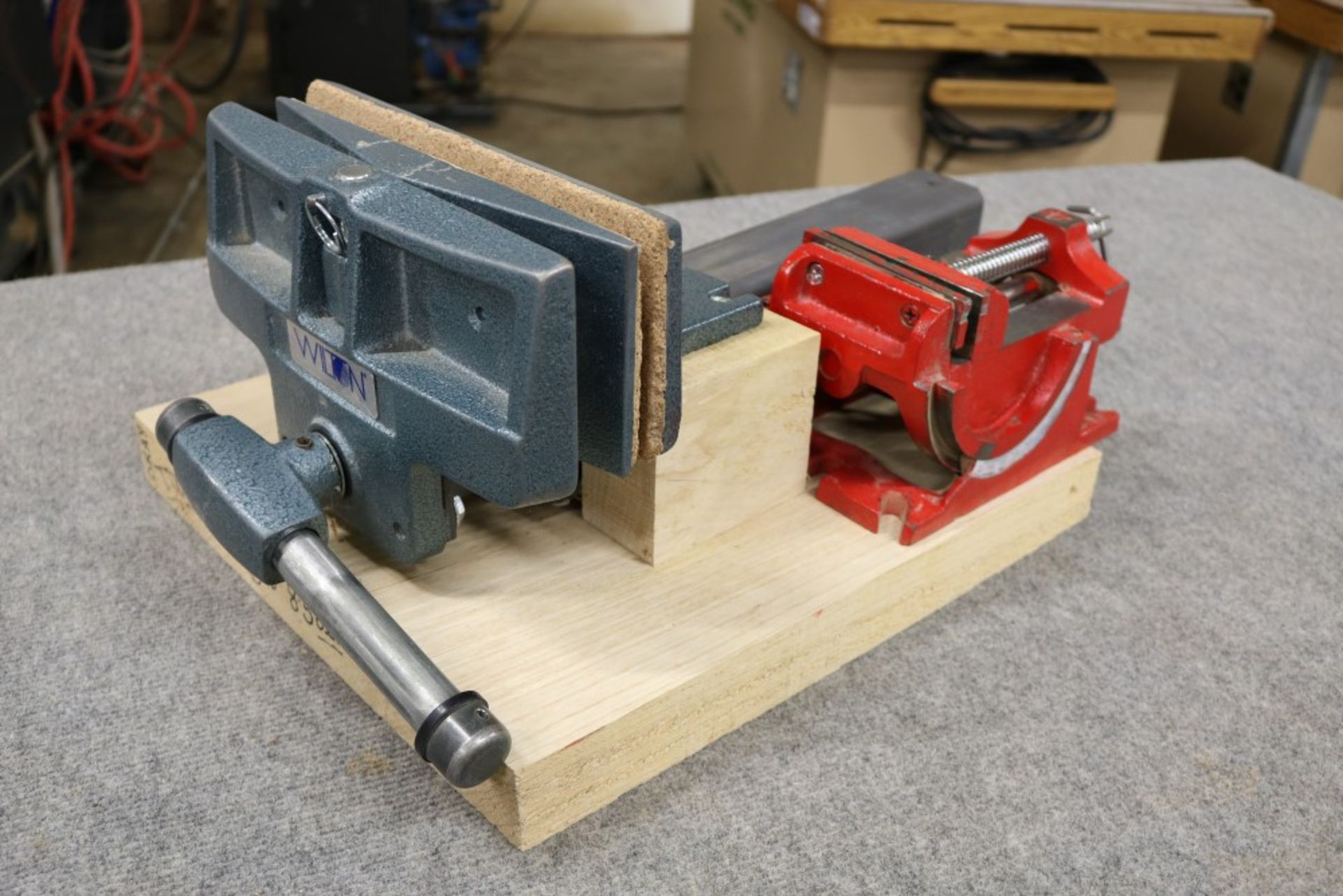 Wilton 10" Heavy Duty Vise and 4" Table Top 90 Degree Swivel Vise - Image 6 of 7
