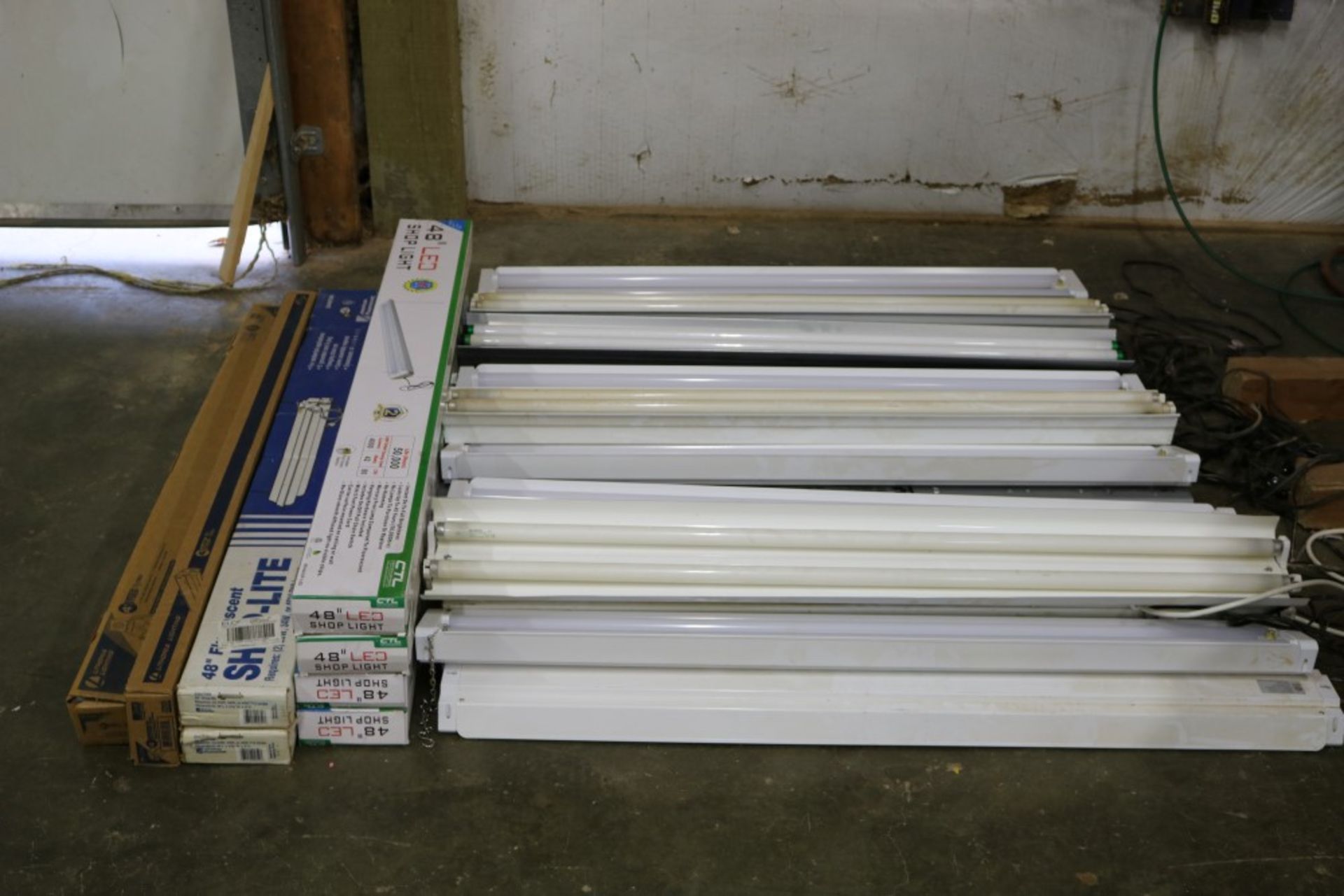 (26) Large Lot of 48" Fluorescent and LED Shop Lights, CTL, Lithonia and American Fluorescent - Image 5 of 13