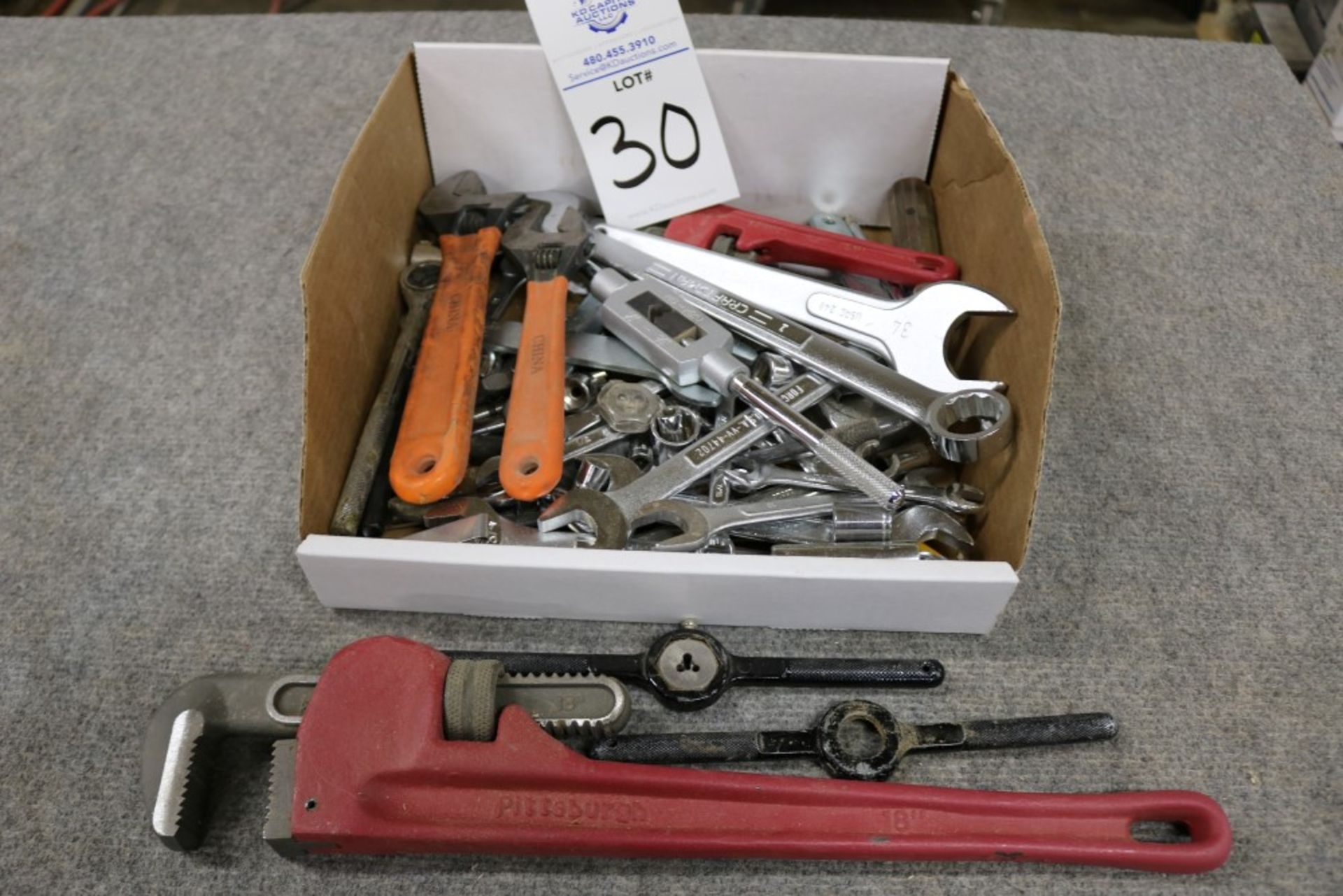 Box of Wrenches, Sockets, Pttsburg 18" Pipe Wrench and Pipe Threading Tool with Attachements - Image 5 of 5