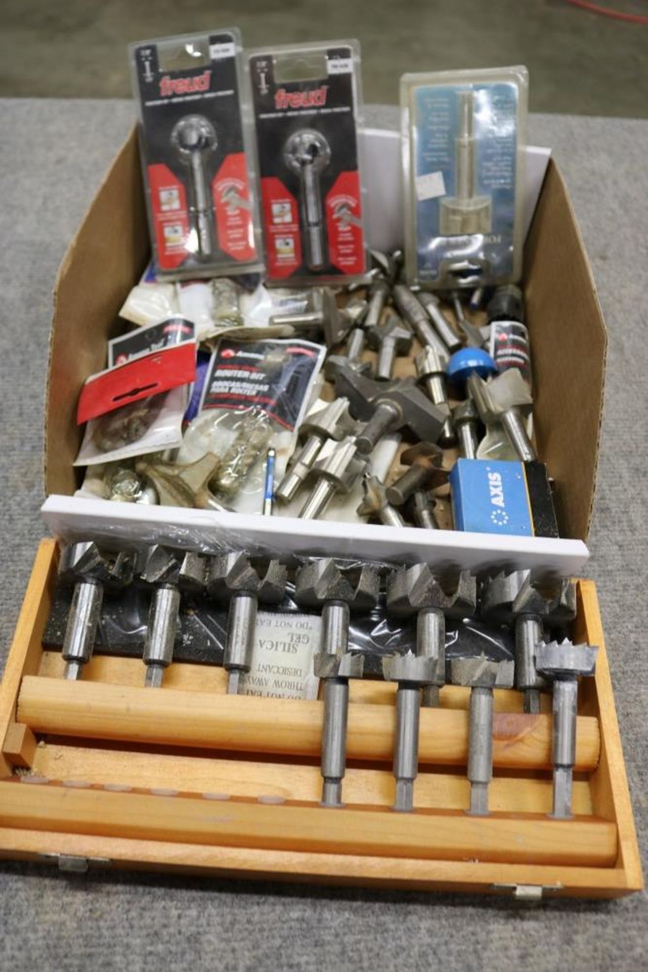 Box of New and Used Router Bits and Forstner Bits and Router Bearings - Image 5 of 10