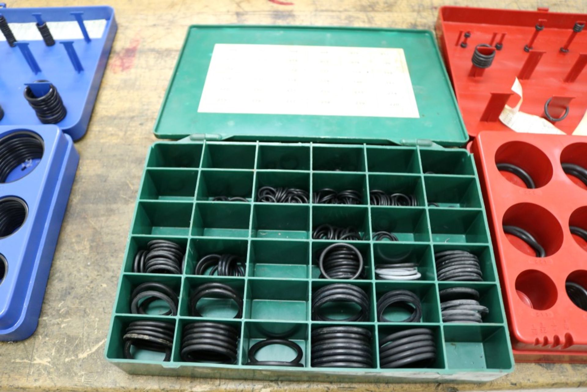 Large Lot of Various Sized O-Rings Buna 70 and Viton - Bild 3 aus 11