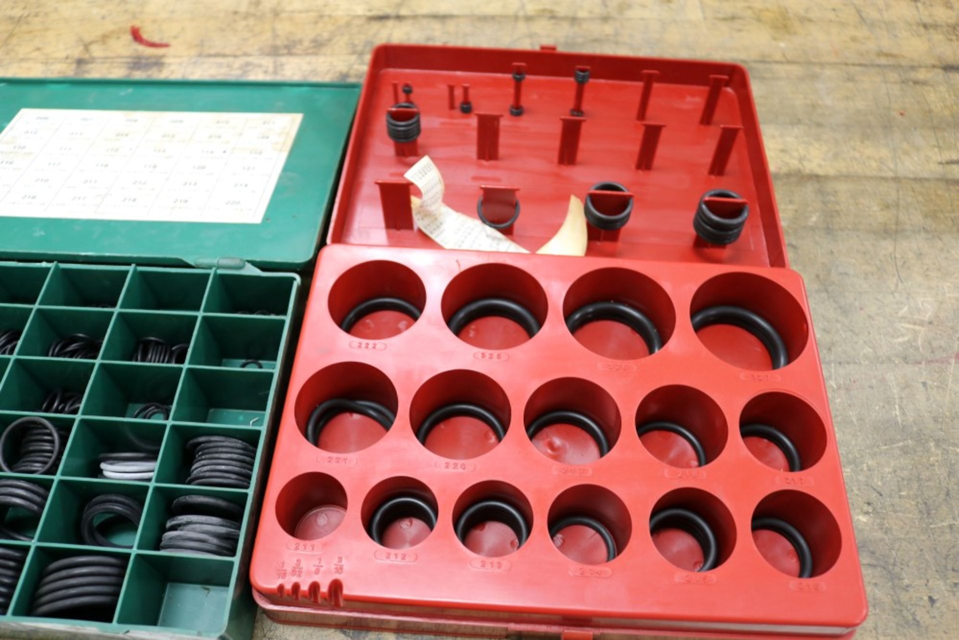 Large Lot of Various Sized O-Rings Buna 70 and Viton - Bild 4 aus 11