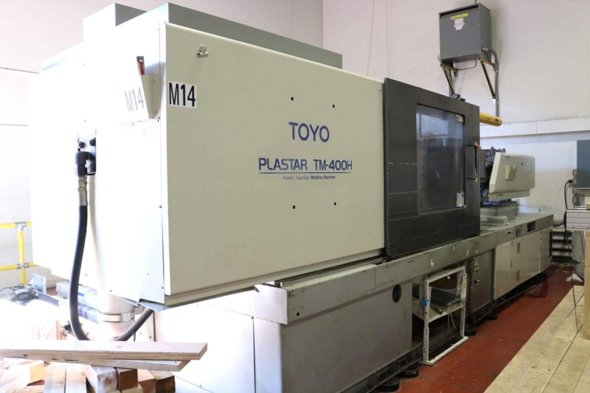 1999 Toyo 400 ton Injection Molding Machine - 45.3 oz. Shot, Core Pull, Model TM-400H