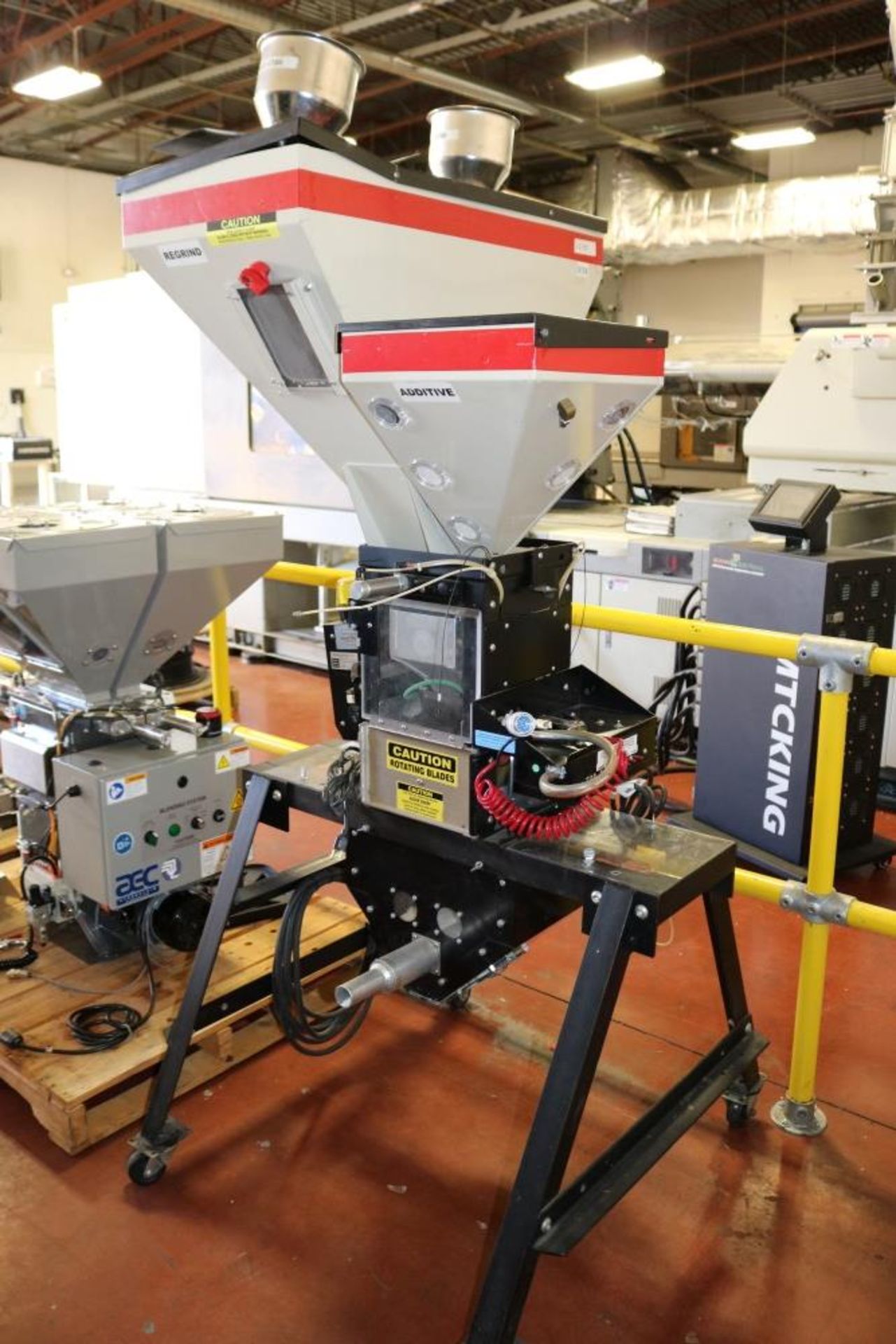 Maguire Blend and Regrind Blending System on Rolling Stand - Image 4 of 7