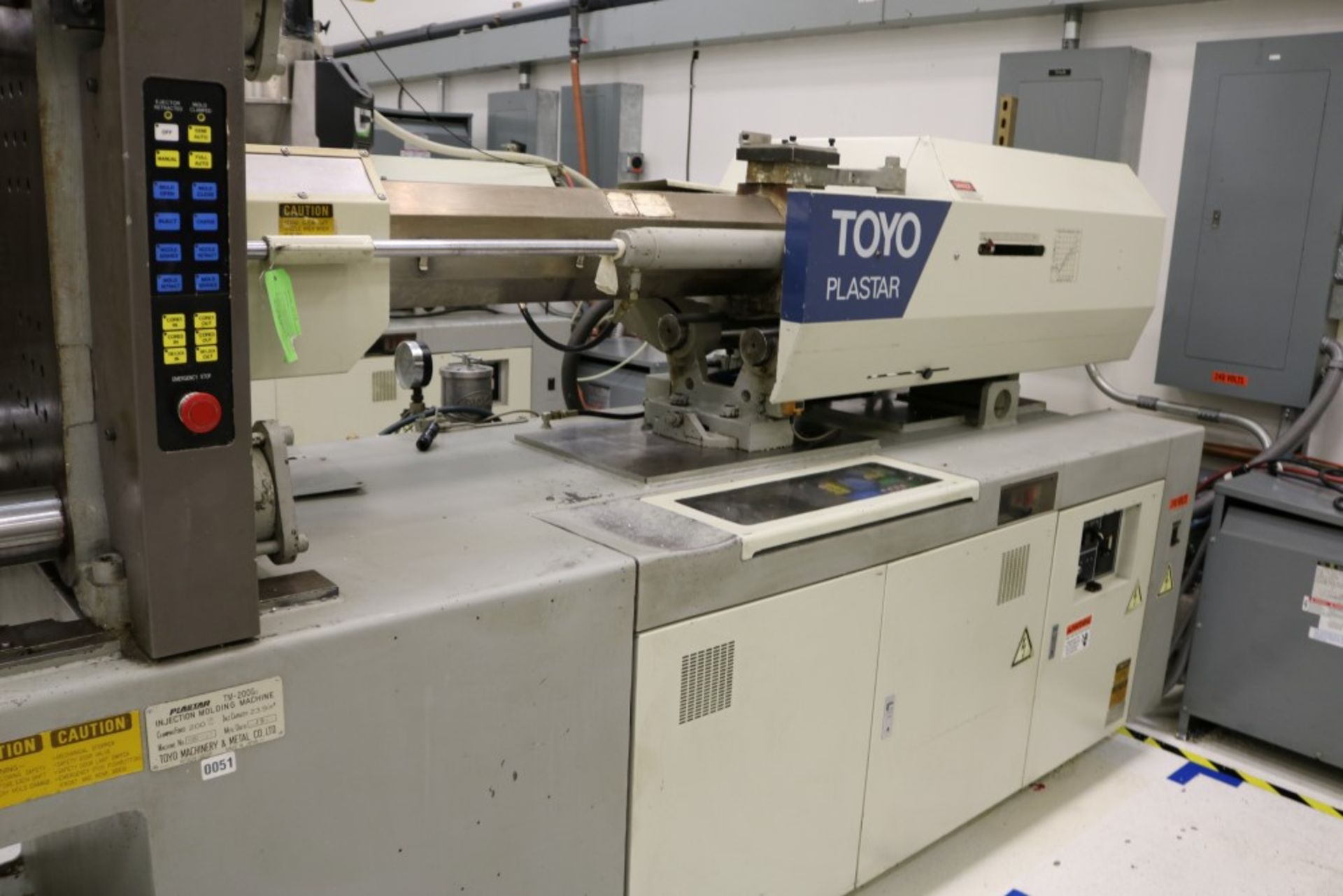 1992 Toyo 200 ton Injection Molding Machine - 13.1 oz. Shot, Core Pull, Model TM-200G2 - Image 4 of 17