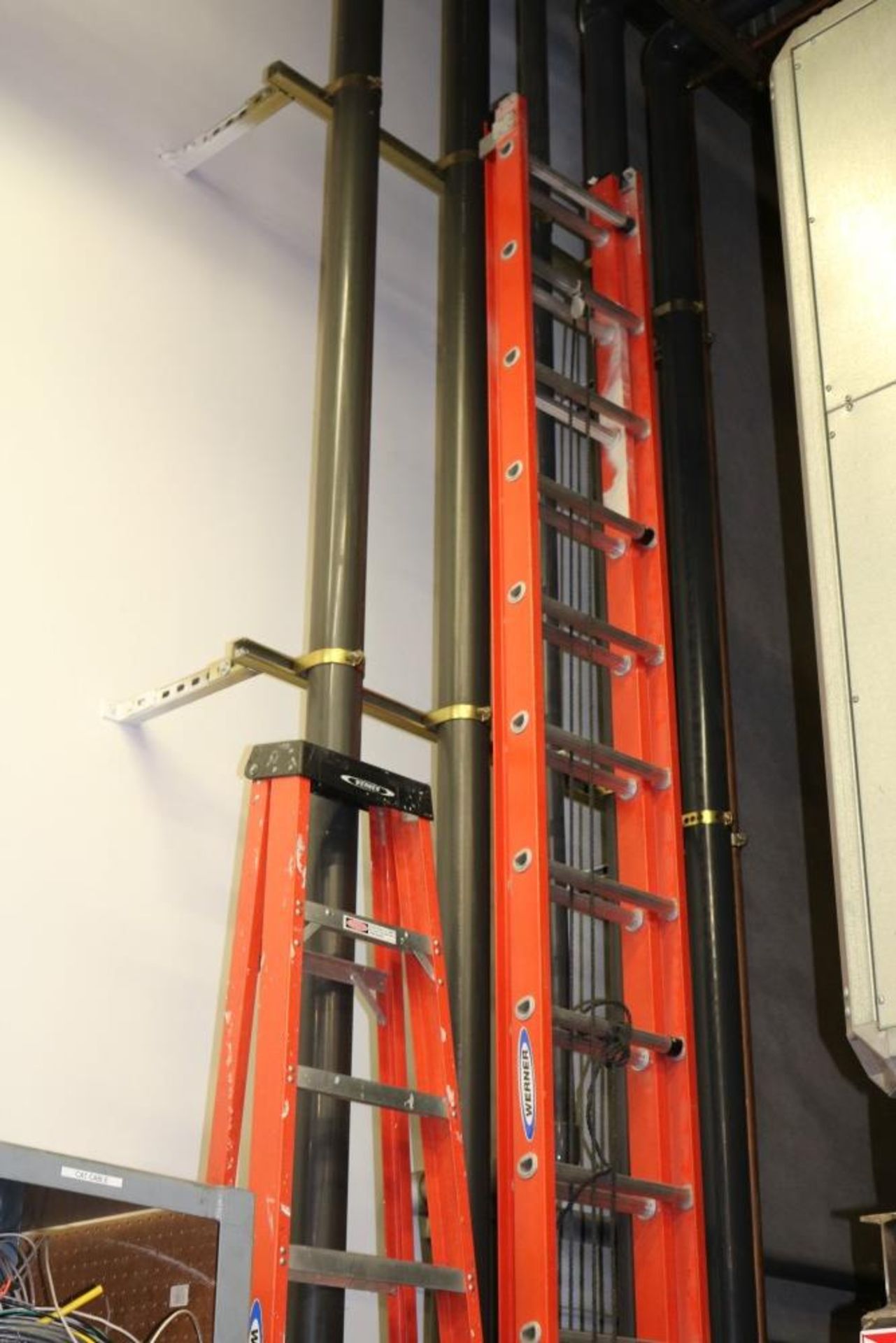 (2) Ladders (1) Werner 10" Step Lasdder 300 lb. capacity / (1) Werner 32' Extension Ladder 300lb. - Image 4 of 8