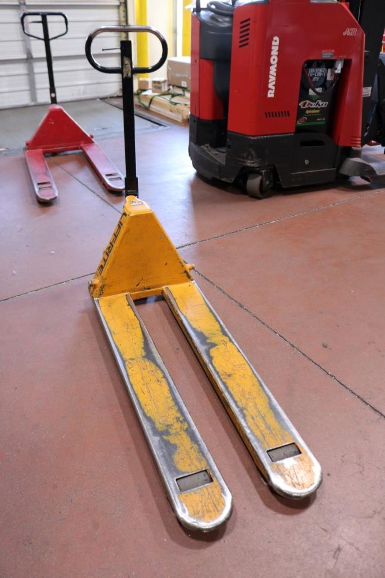 Pallet Jack - Liftrite Narrow 5,500 lbs. Capacity - Image 2 of 4