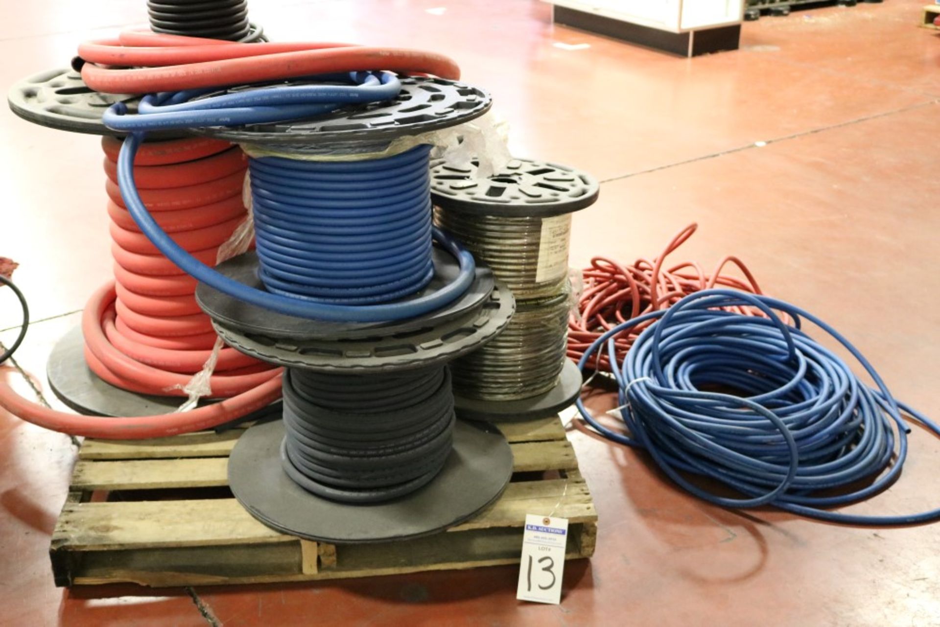 Entire Pallet of 3/8" Black and Blue 300PSI Air or Water Hose, Two rolls of 3,000 PSI Hydraulic Hose - Image 6 of 6