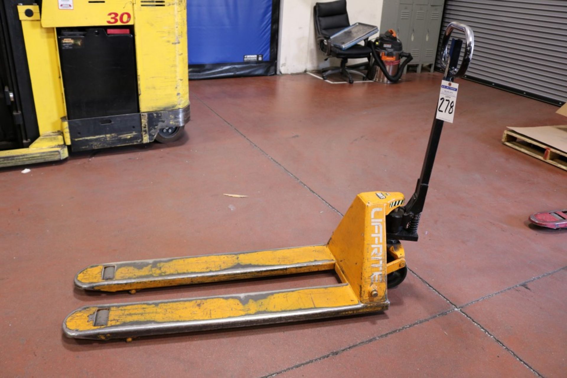 Pallet Jack - Liftrite Narrow 5,500 lbs. Capacity - Image 4 of 4