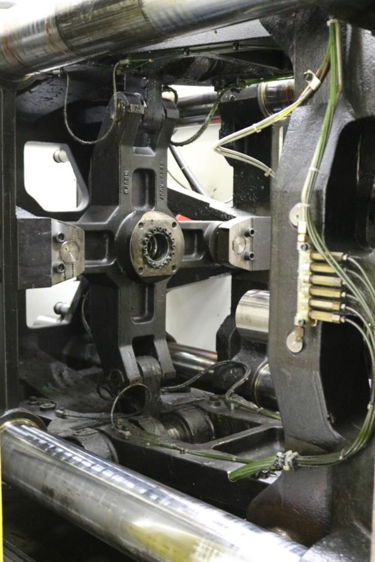 1998 Cincinnati Milacron Roboshot 330 ton Injection Molding Machine Configurable to add 850mm - Image 8 of 19