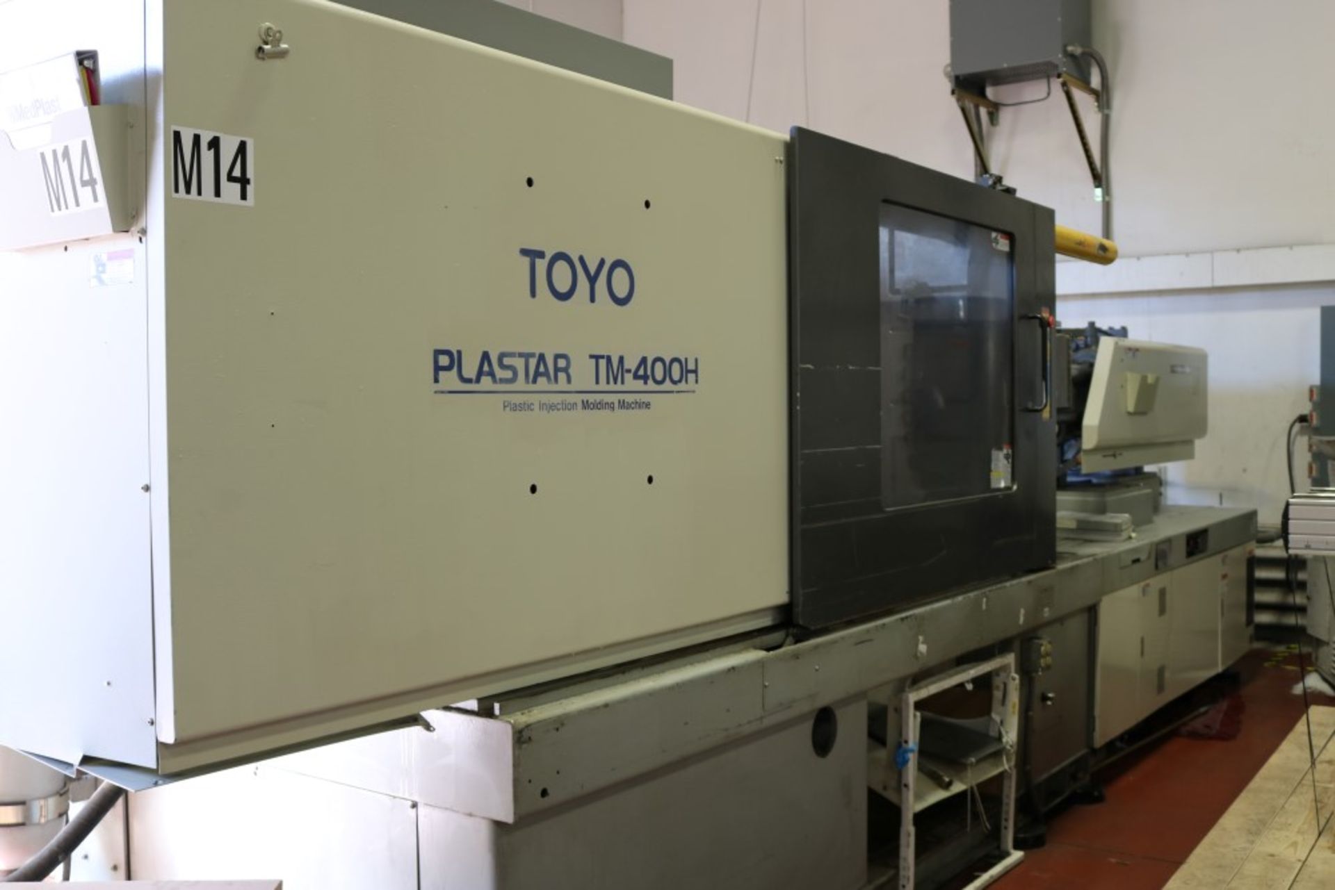 1999 Toyo 400 ton Injection Molding Machine - 45.3 oz. Shot, Core Pull, Model TM-400H - Image 2 of 18