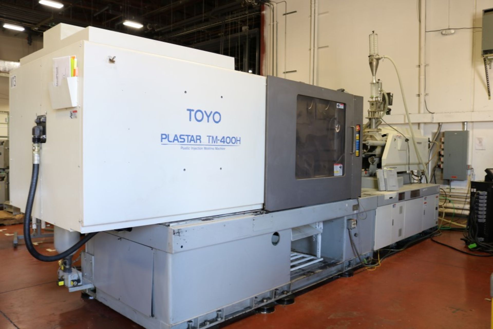 1998 Toyo 400 ton Injection Molding Machine - 45.3 oz. Shot, Core Pull, Model TM-400H