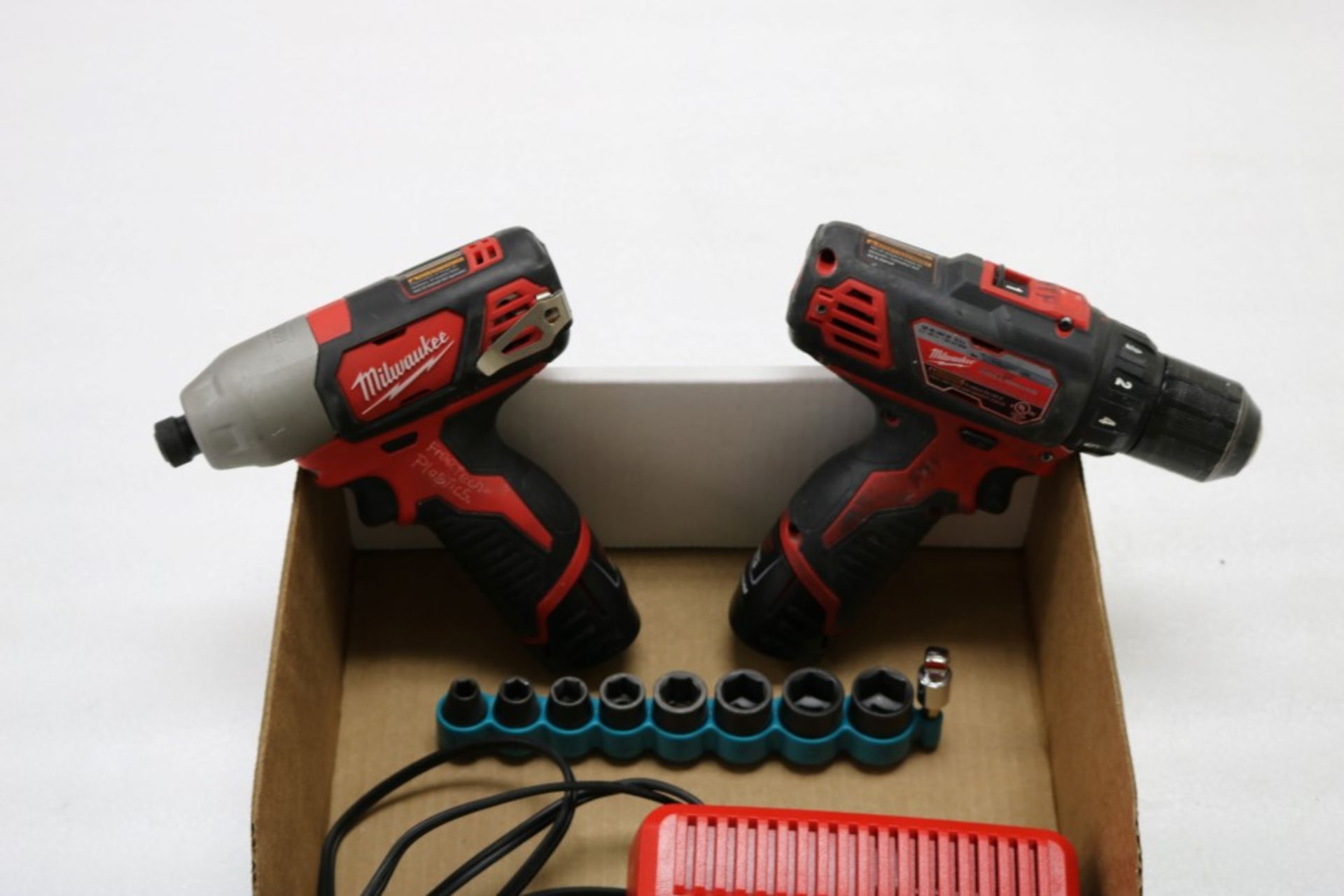 Milwaukee 1/4" Hex Impact Driver Cordless, Milwaukee 3/8" Drill Driver Cordless, Charging Station - Image 4 of 5