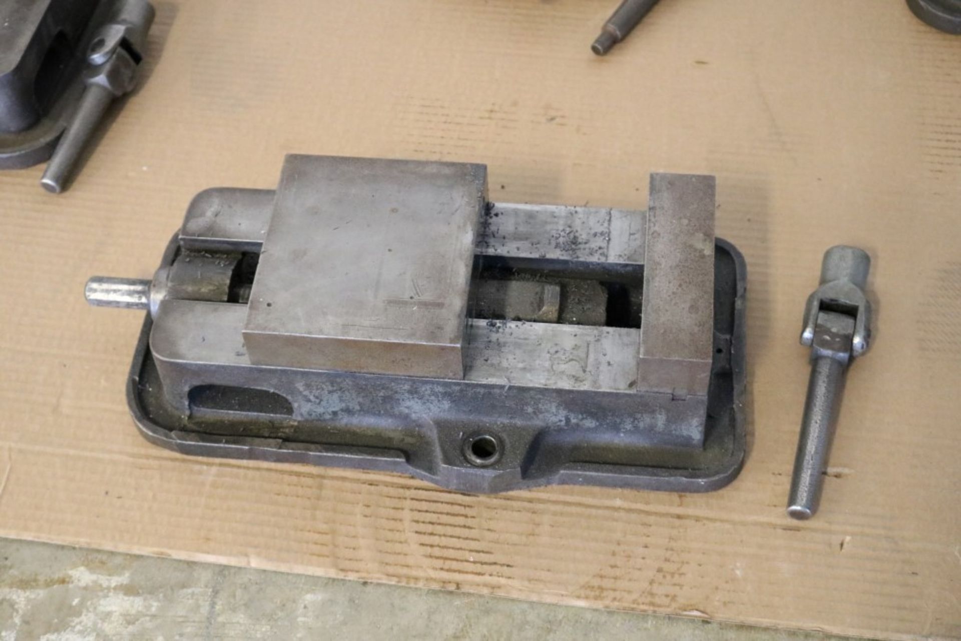 (1) Kurt 6" Vise