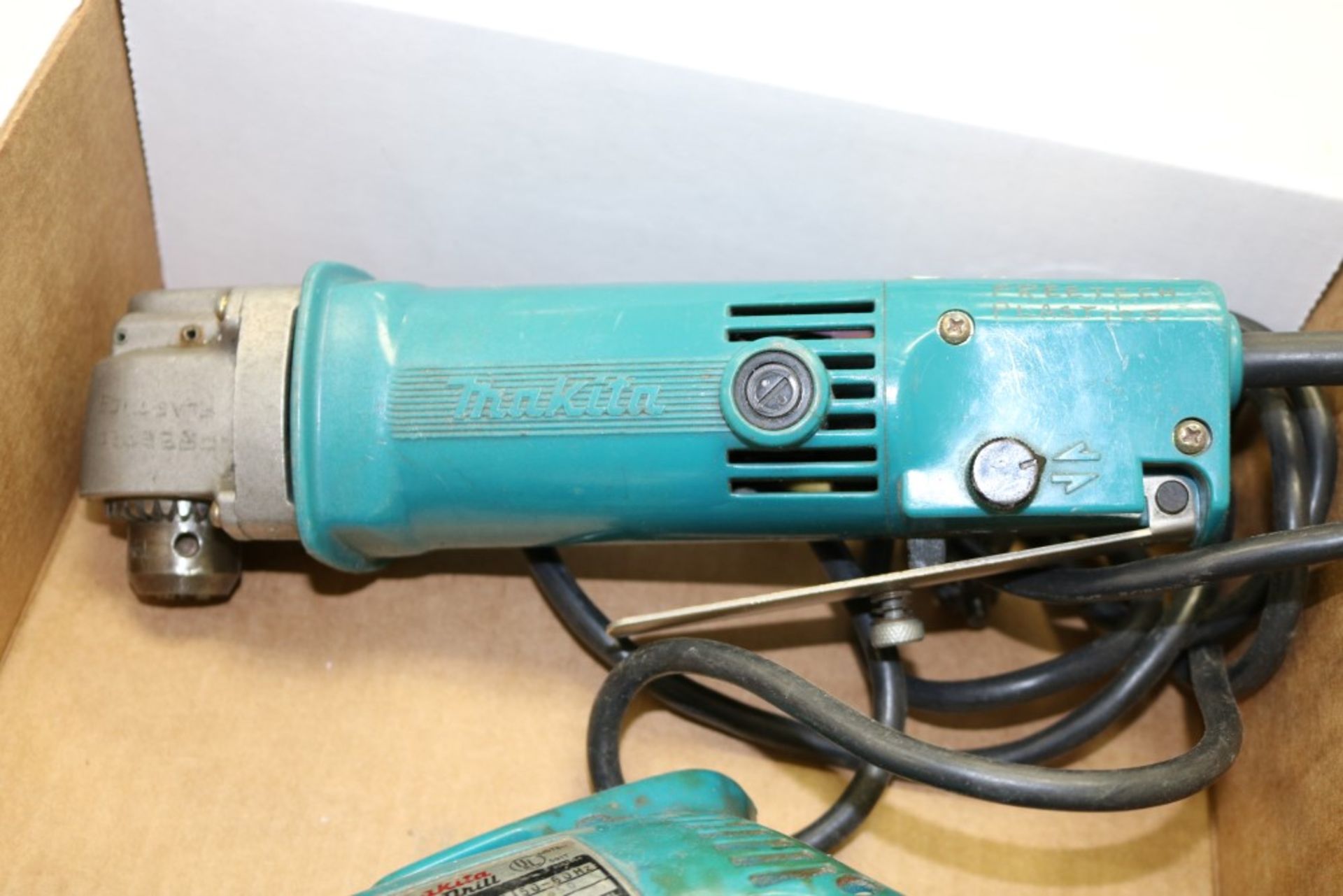 Makita 10mm Angle Drill, Model DA3000R and Makita 3/8" Heavy Duty Corded Drill - Image 3 of 6