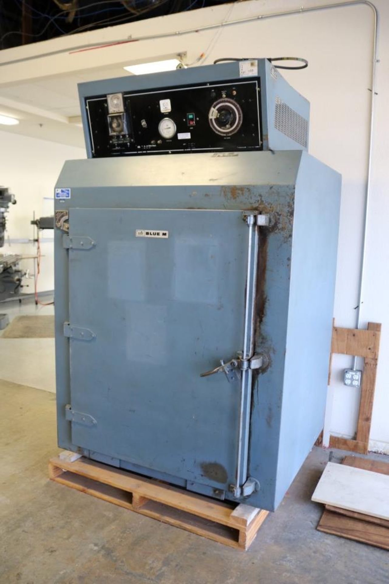 Blue M Industrial Oven, Model POM-364-RIE, Temp Range to 204 Degree Celsius, 11HP, 3' x 3' x 4'