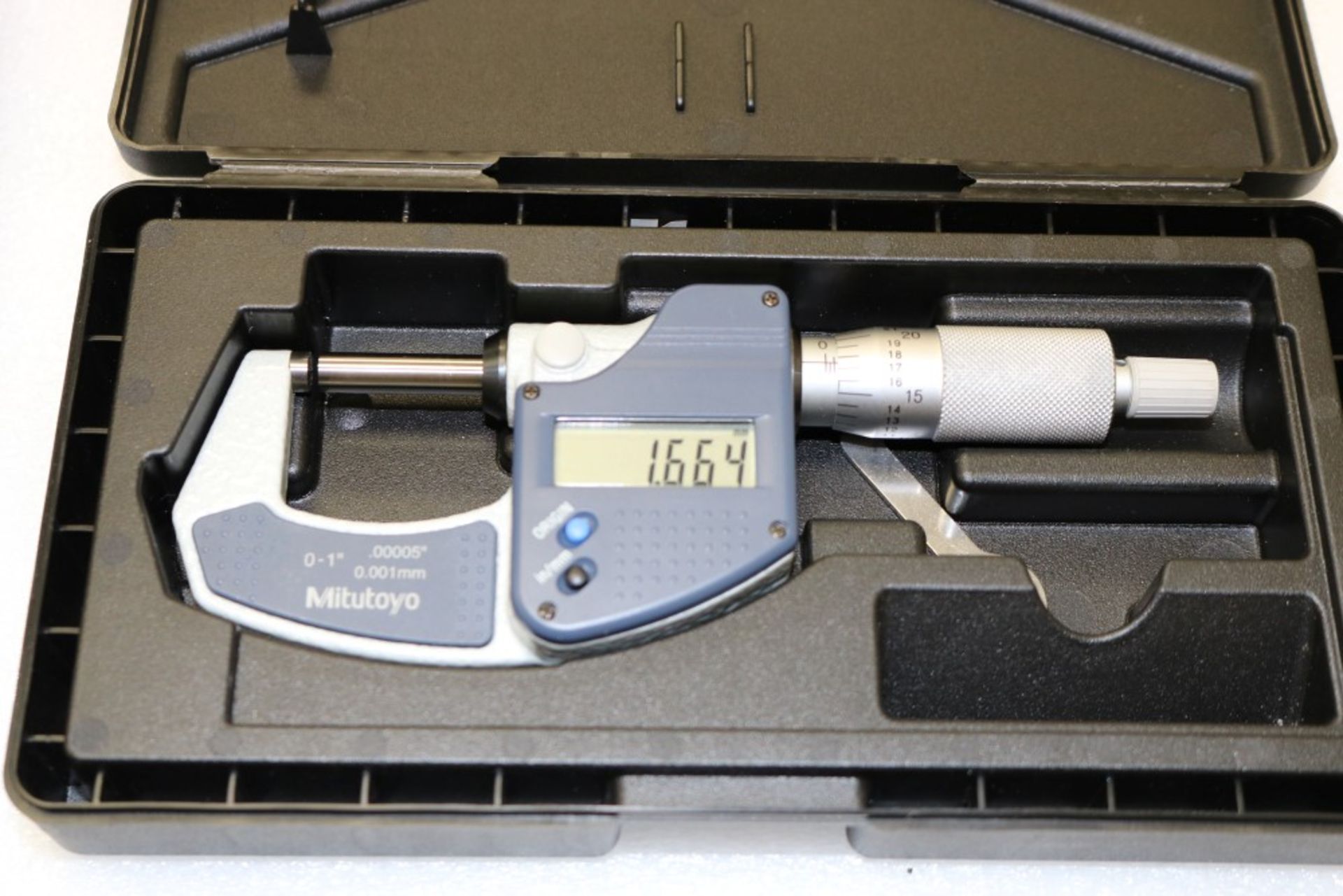 Mitutoyo Digimatic Micrometer 0.00005 - 1" and Fowler Outside Digital Caliper 0.01 - 6" - Image 4 of 6