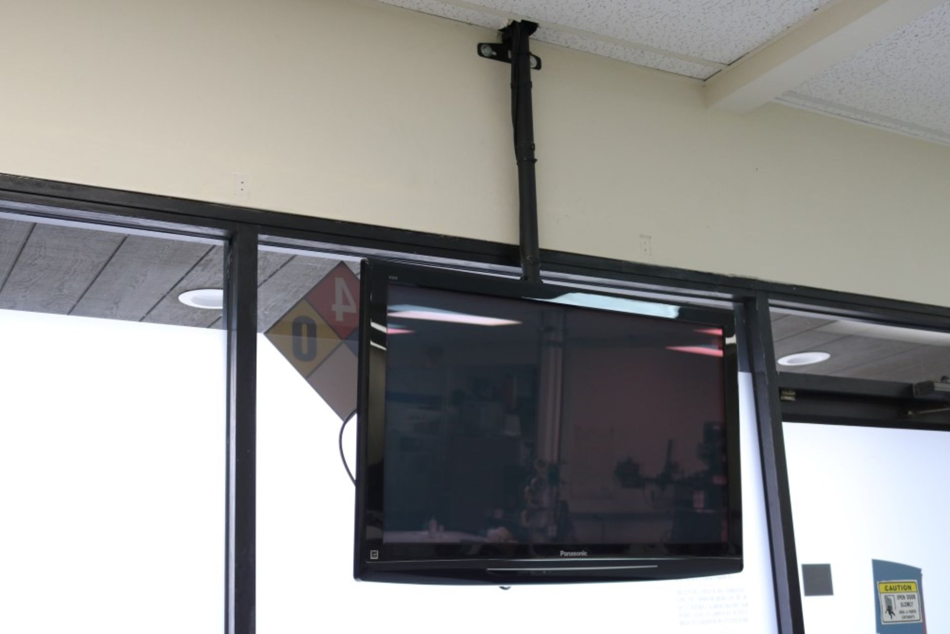 48" Panasonic Viera with Seneca Wifi Casting System and Drop Arm Ceiling Mount