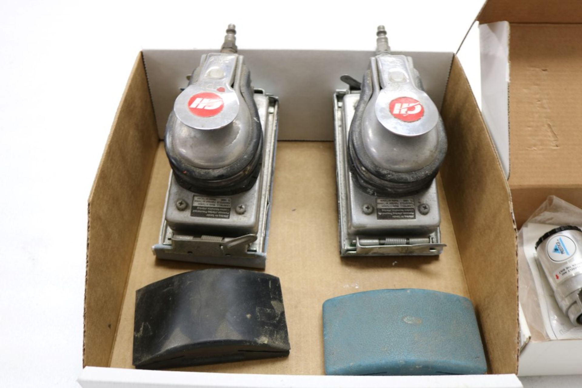 (2) Campbell Hausfeld Jitterbug Pneumatic Air Sander, (2) Hand Sanding Blocks, Prestige Pneumatic - Image 2 of 6